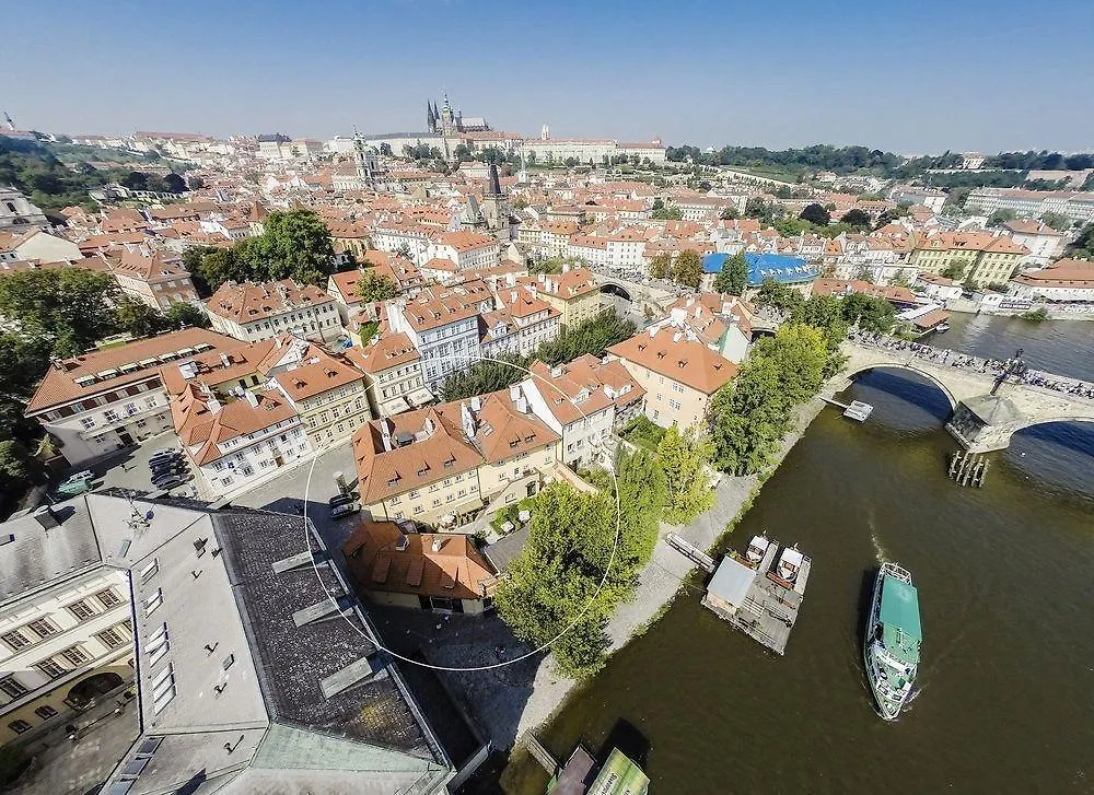 Hotel Archibald At The Charles Bridge Praga