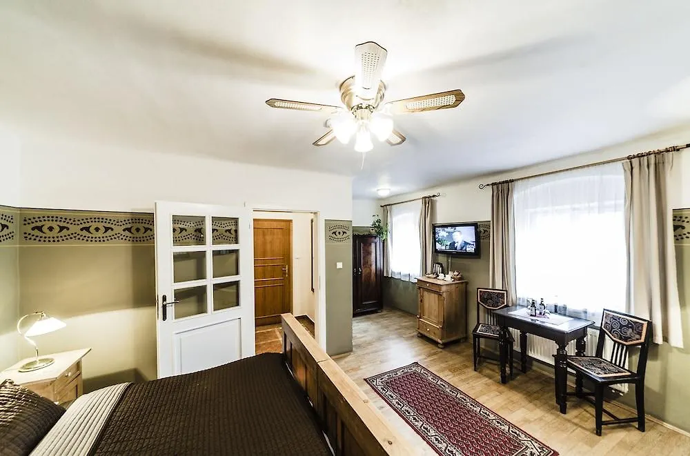 Hotel Archibald At The Charles Bridge Praga 4*,