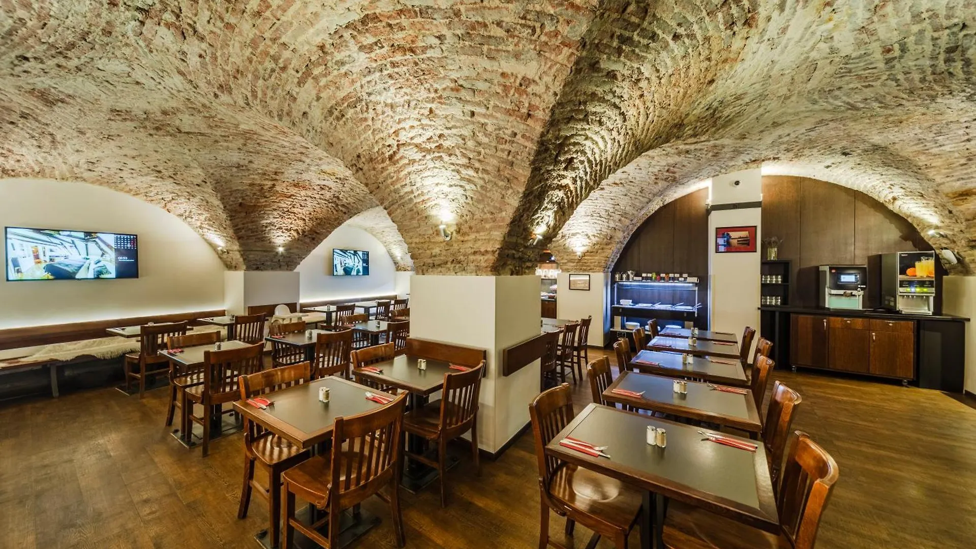 ****  Hotel Archibald At The Charles Bridge Praga Czechy