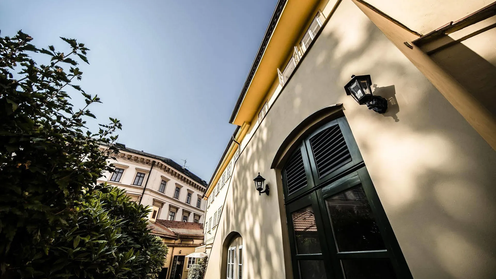 Hotel Archibald At The Charles Bridge Praga