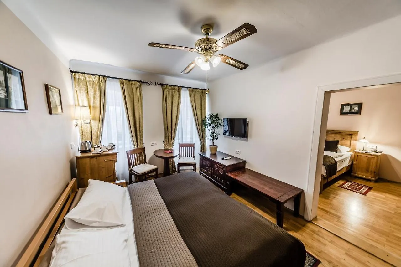 Hotel Archibald At The Charles Bridge Praga